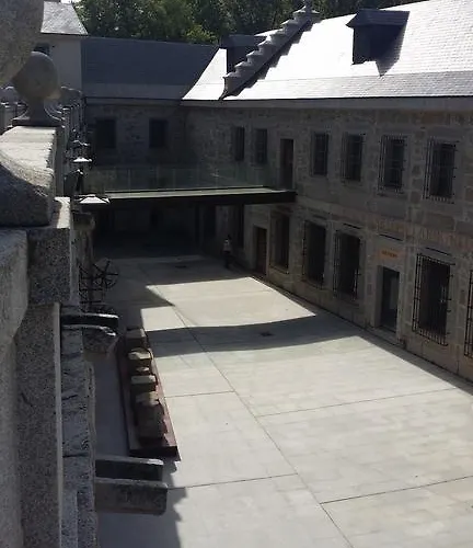 Casa De La Moneda Гостевой дом Сеговия